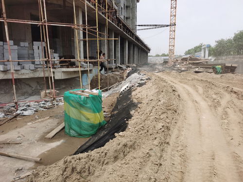 濱州城建集團(tuán)工地亂象 塵土漫天飛，工人無(wú)防護(hù)施工引擔(dān)憂